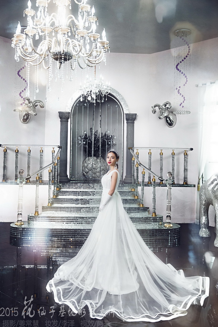 点击大图看下一张:旋转木马 婚纱摄影