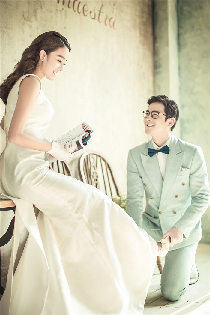 点击大图看下一张：相依相偎 婚纱摄影