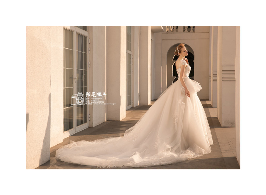 点击大图看下一张：一袭白纱 婚纱摄影