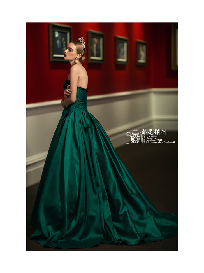 点击大图看下一张：典雅女王 婚纱摄影