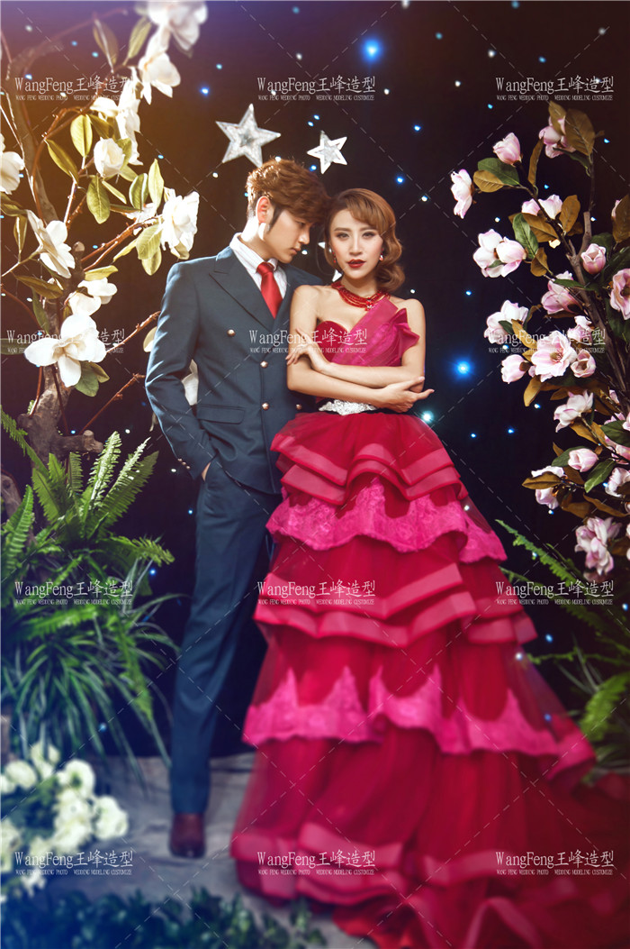 点击大图看下一张：夜空下最闪亮的星 婚纱摄影