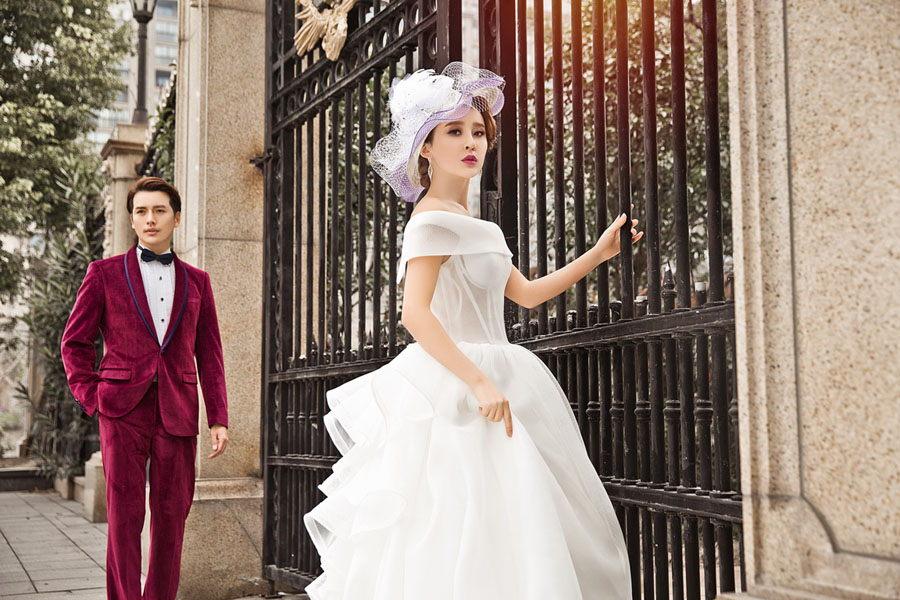 点击大图看下一张:端庄典雅 婚纱摄影