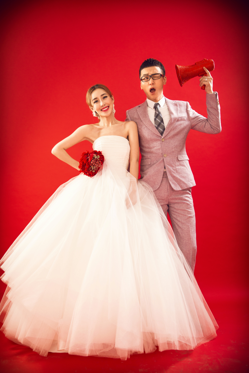 点击大图看下一张：咱们结婚吧 婚纱摄影