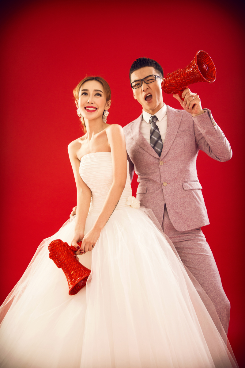 点击大图看下一张：咱们结婚吧 婚纱摄影