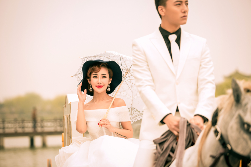 点击大图看下一张：向幸福出发 婚纱摄影