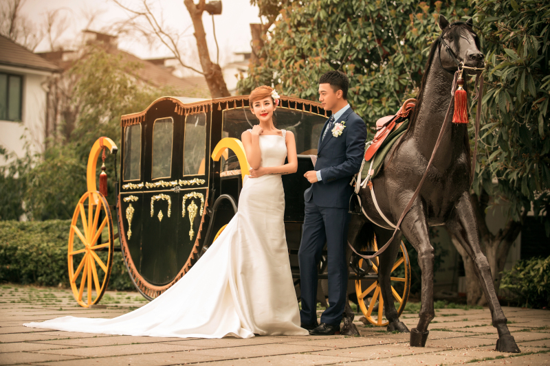 点击大图看下一张：烂漫婚礼 婚纱摄影