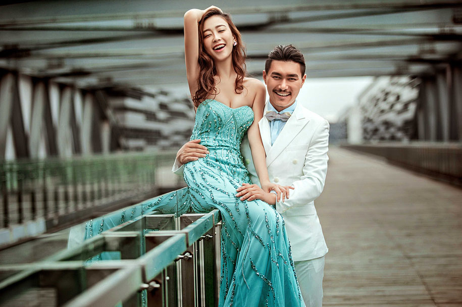 点击大图看下一张：在你左右 婚纱摄影