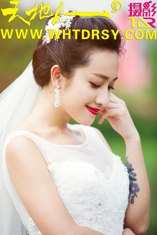 点击大图看下一张:玫瑰庄园 婚纱摄影