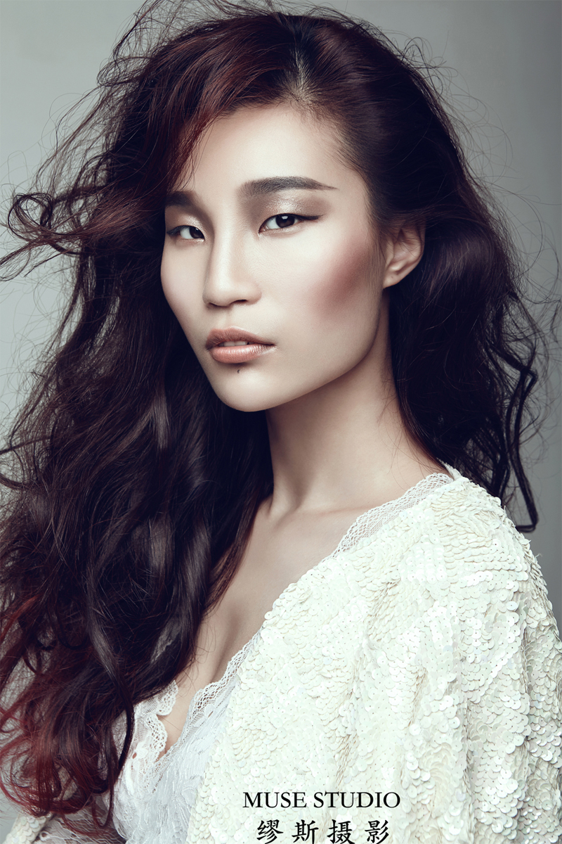 点击大图看下一张：时尚新娘 婚纱摄影