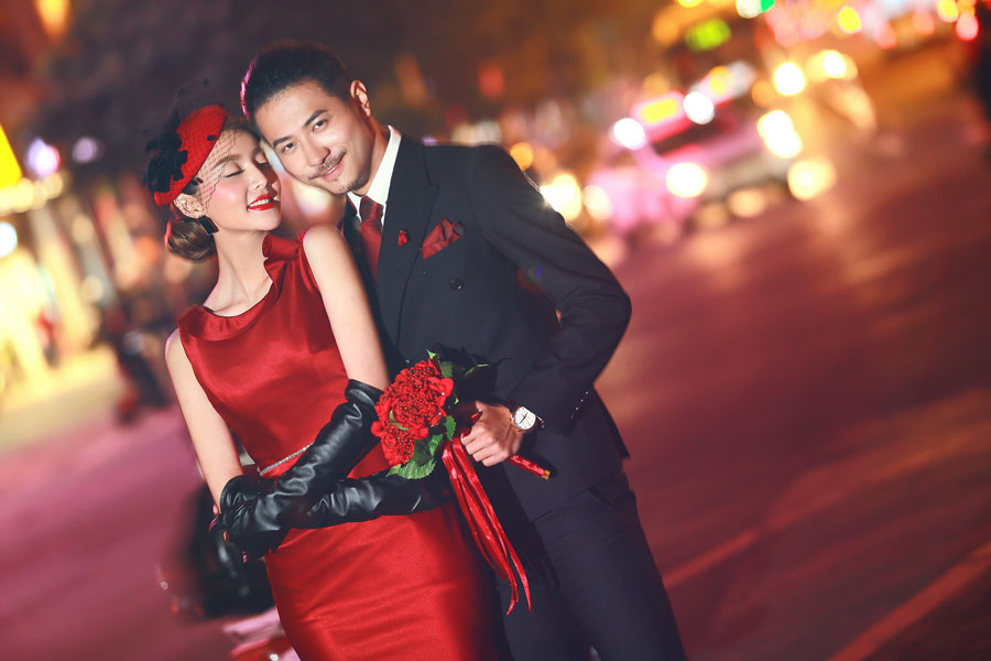 点击大图看下一张:夜光恋人 婚纱摄影