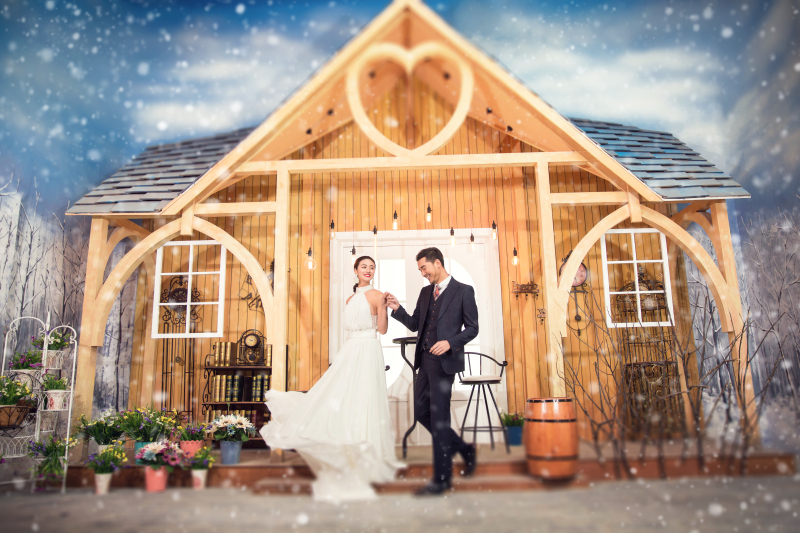 点击大图看下一张：爱的小屋 婚纱摄影