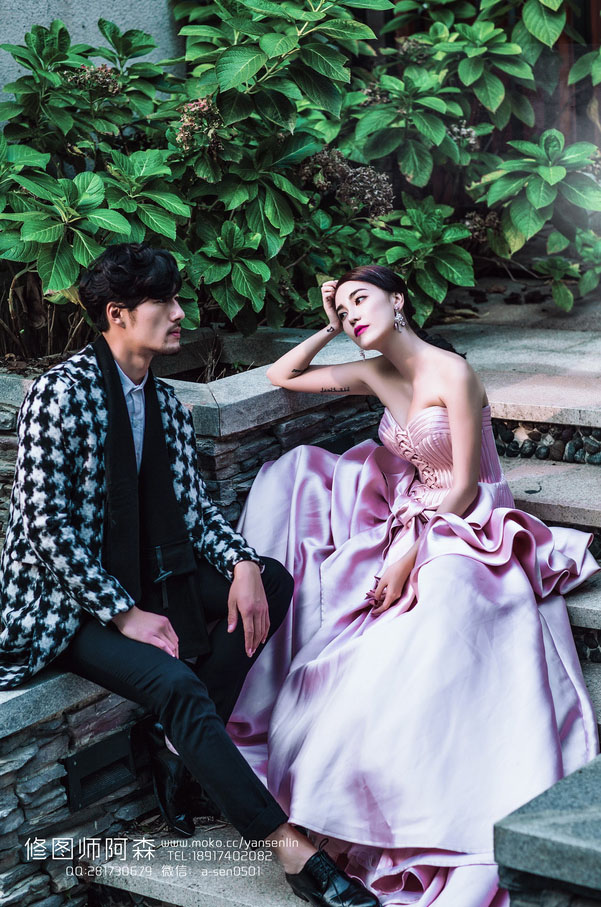 点击大图看下一张：完美邂逅 婚纱摄影