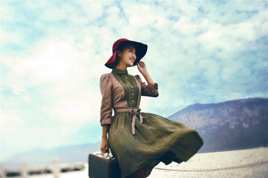 点击大图看下一张：幸福之旅 婚纱摄影