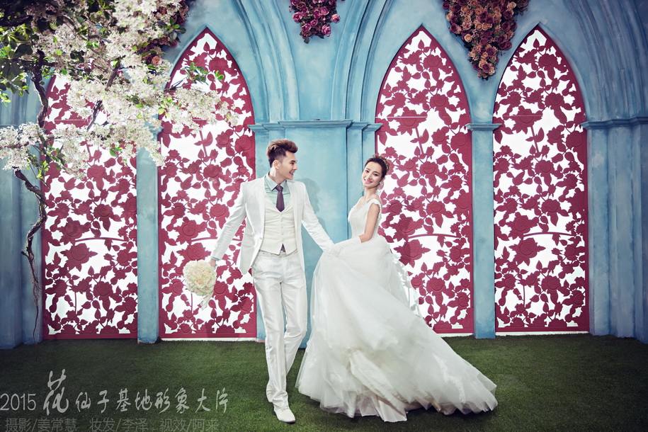 点击大图看下一张：甜蜜的爱 婚纱摄影