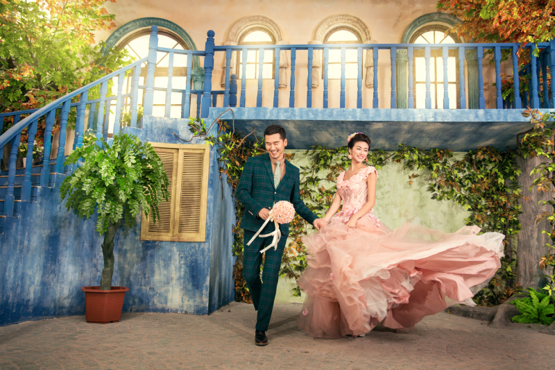 点击大图看下一张：爱情阁楼 婚纱摄影