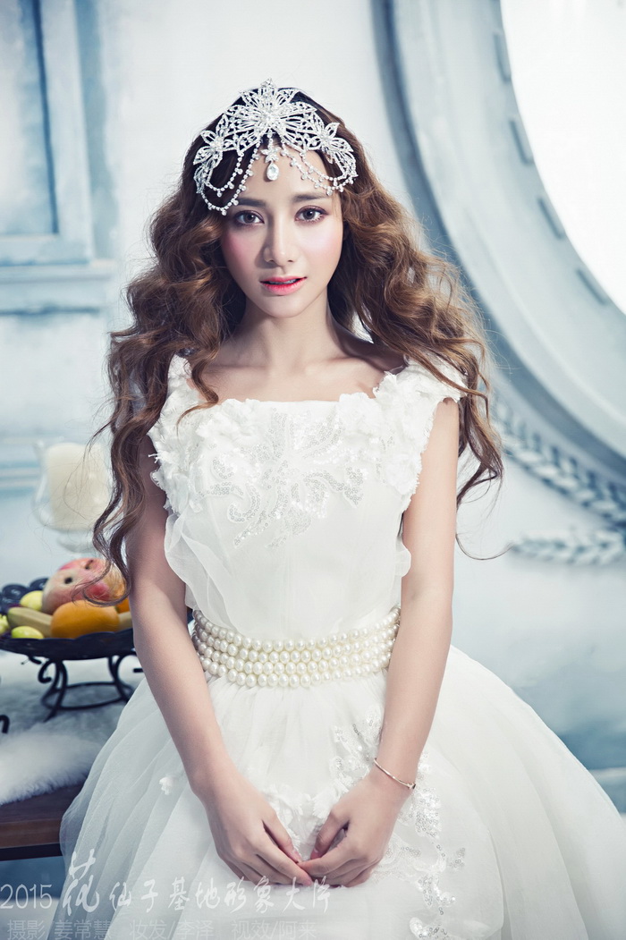 点击大图看下一张：洁白爱情 婚纱摄影