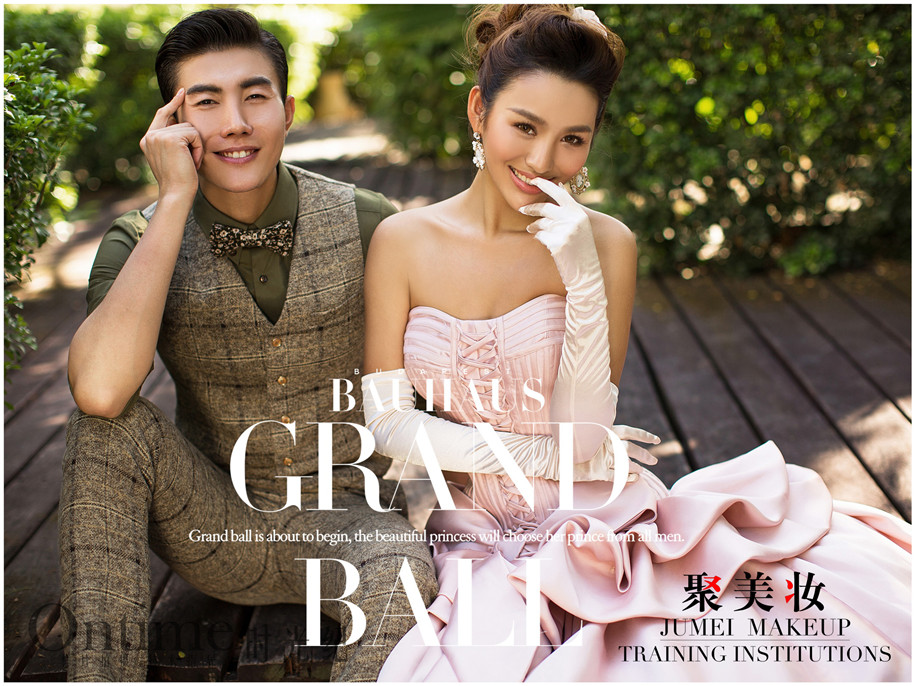 点击大图看下一张：粉色爱情 婚纱摄影