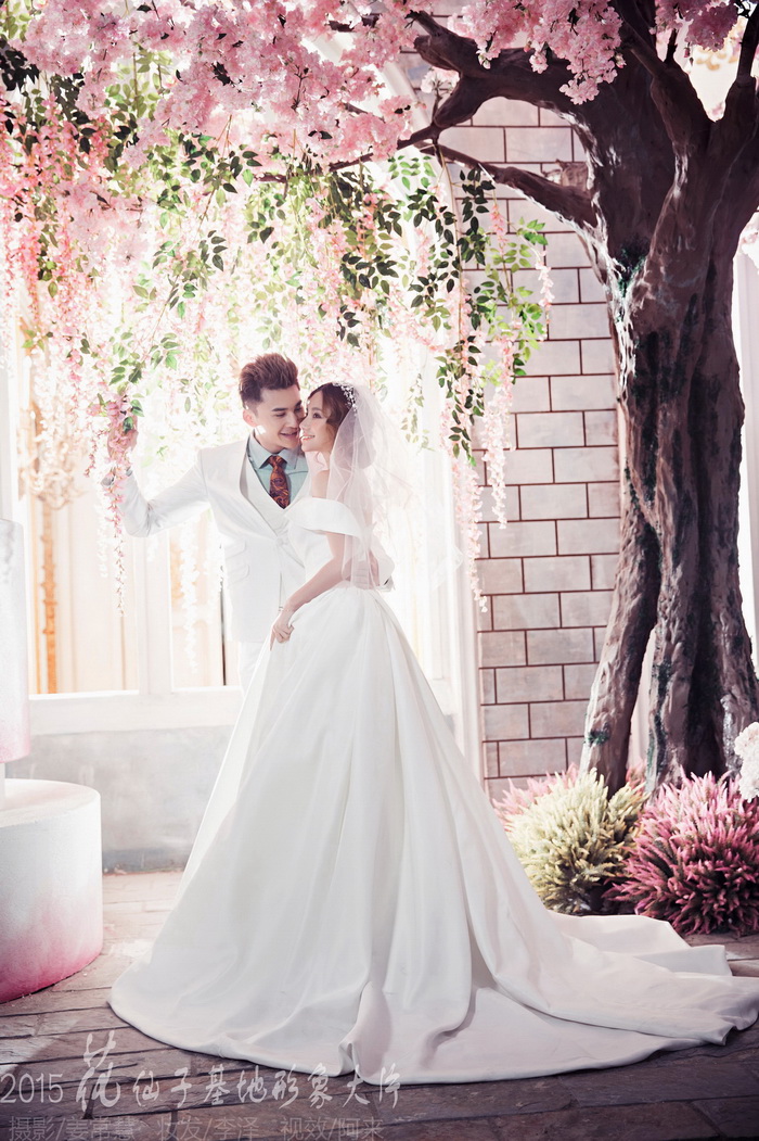 点击大图看下一张:花样少女 婚纱摄影