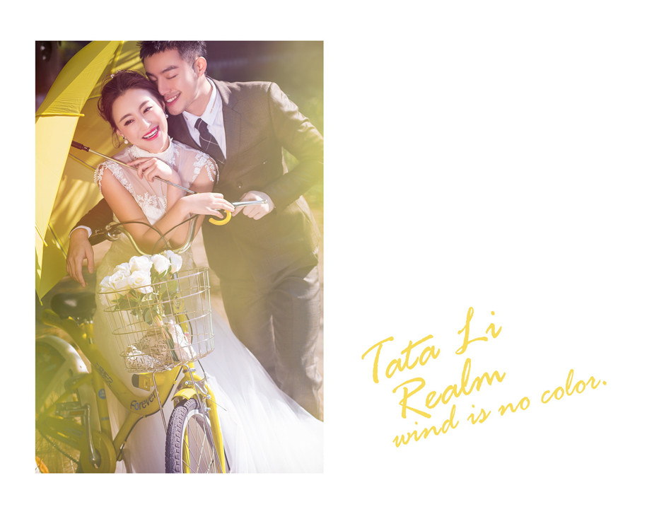 点击大图看下一张：爱情自行车 婚纱摄影