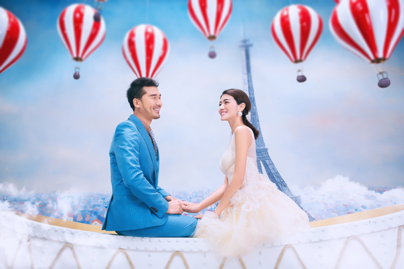 点击大图看下一张：烂漫满屋 婚纱摄影