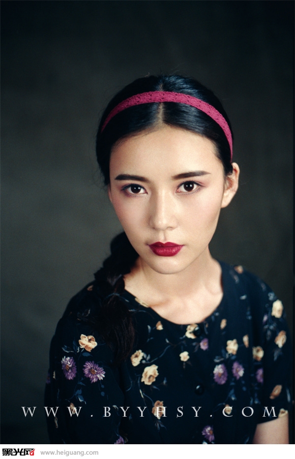 点击大图看下一张：Retro portrait 写真摄影