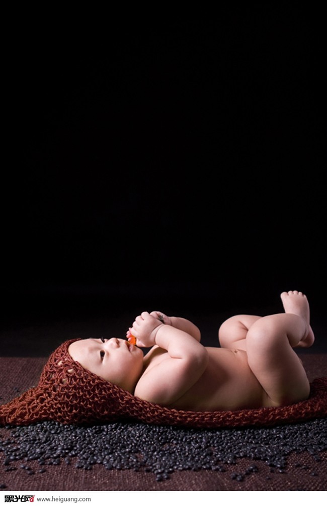 点击大图看下一张:百天印记 儿童摄影