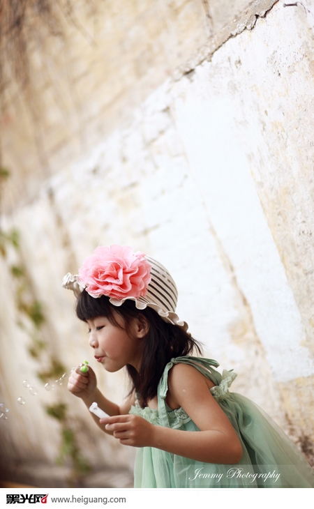 点击大图看下一张:The little princess 儿童摄影
