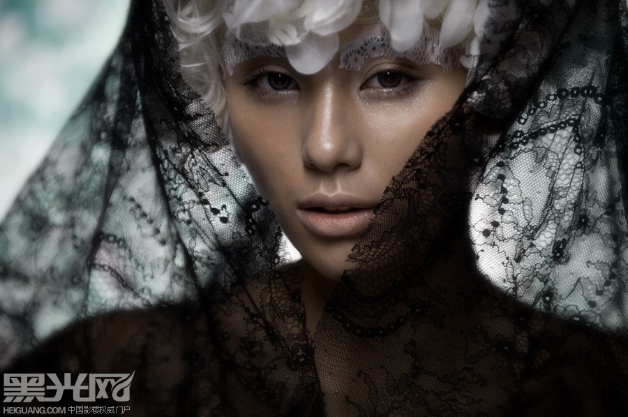 点击大图看下一张:冰雪妆点容颜 化妆造型