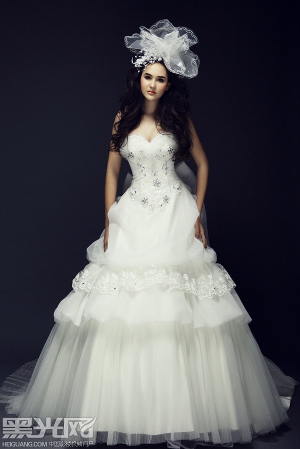 点击大图看下一张：新娘婚纱　绝美造型 化妆造型