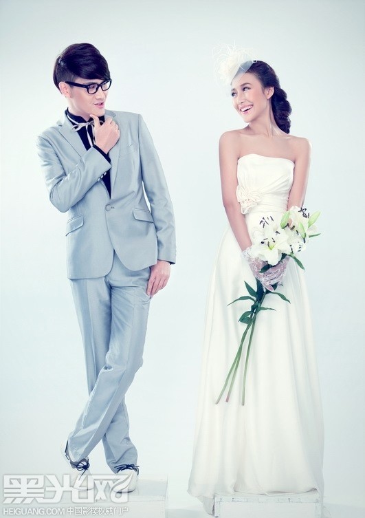 点击大图看下一张：韩式婚纱 化妆造型