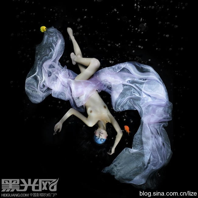 点击大图看下一张：倒梦空间 化妆造型