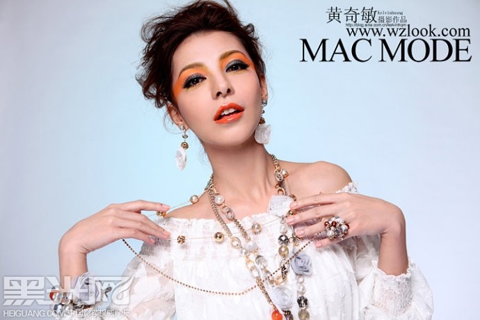 点击大图看下一张:彩妆美饰 化妆造型