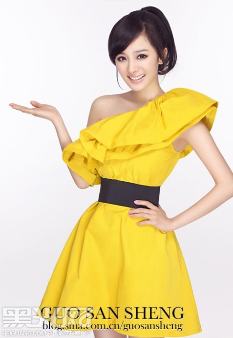 点击大图看下一张：杨幂 小家碧玉初长成 化妆造型