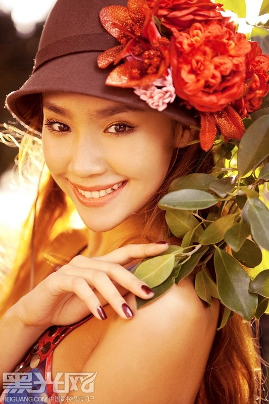 点击大图看下一张：阳光下的罗曼史 化妆造型