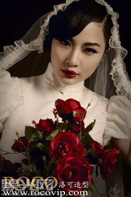 点击大图看下一张：红玫瑰复古情怀 化妆造型
