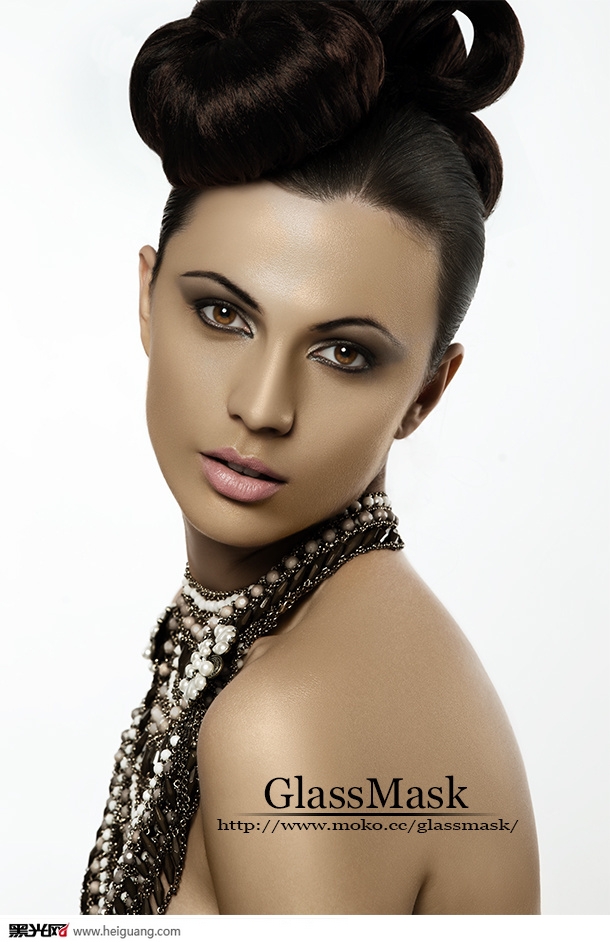 点击大图看下一张：个性妆面 化妆造型