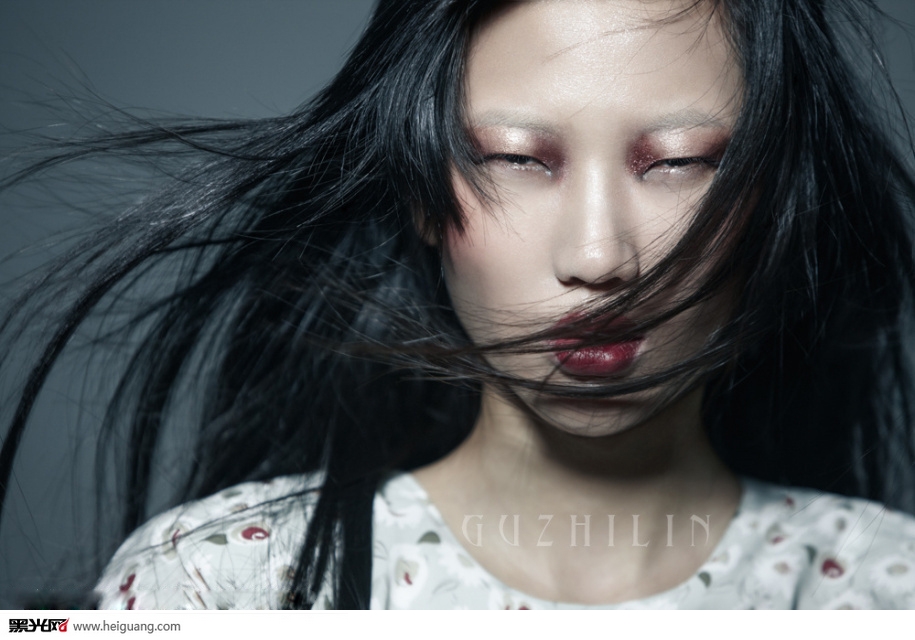 点击大图看下一张：阴影 化妆造型