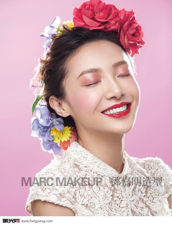 点击大图看下一张：新娘MODERN BRIDE 化妆造型