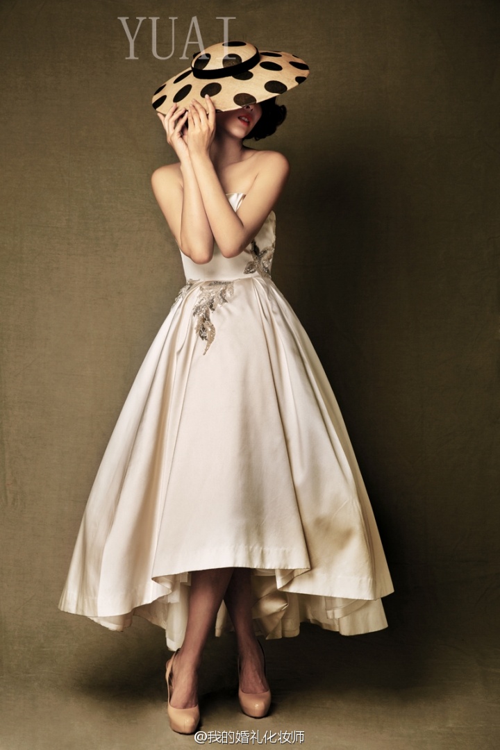 点击大图看下一张：优雅韩式婚纱造型 化妆造型