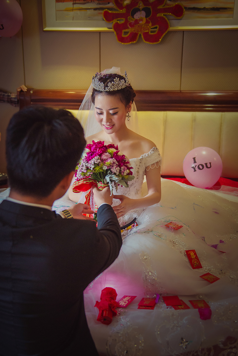 点击大图看下一张：婚礼跟拍 婚礼早妆系列（下） 婚礼跟拍