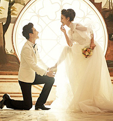 费罗娜宫殿
	
		作者：诗华洛