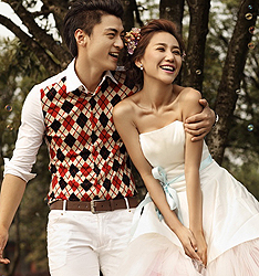 庄园嬉戏
	
		作者：艾特婚纱摄影