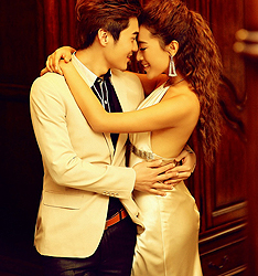 依然很爱
	
		作者：晶百合婚纱摄影