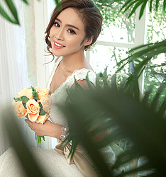 窗外
	
		作者：李明