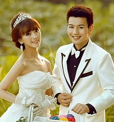 曲照风荷
	
		作者：凌峰