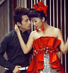 红色中国
	
		作者：冯世华