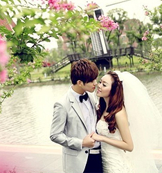 青春三部曲
	
		作者：郑导