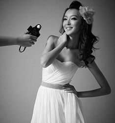 瑞丽女孩 荣光绽放
	
		作者：阿瑞