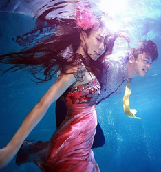 水月
	
		作者：候闻波 王勇