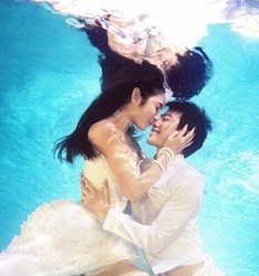 水下婚纱
	
		作者：候闻波 王勇